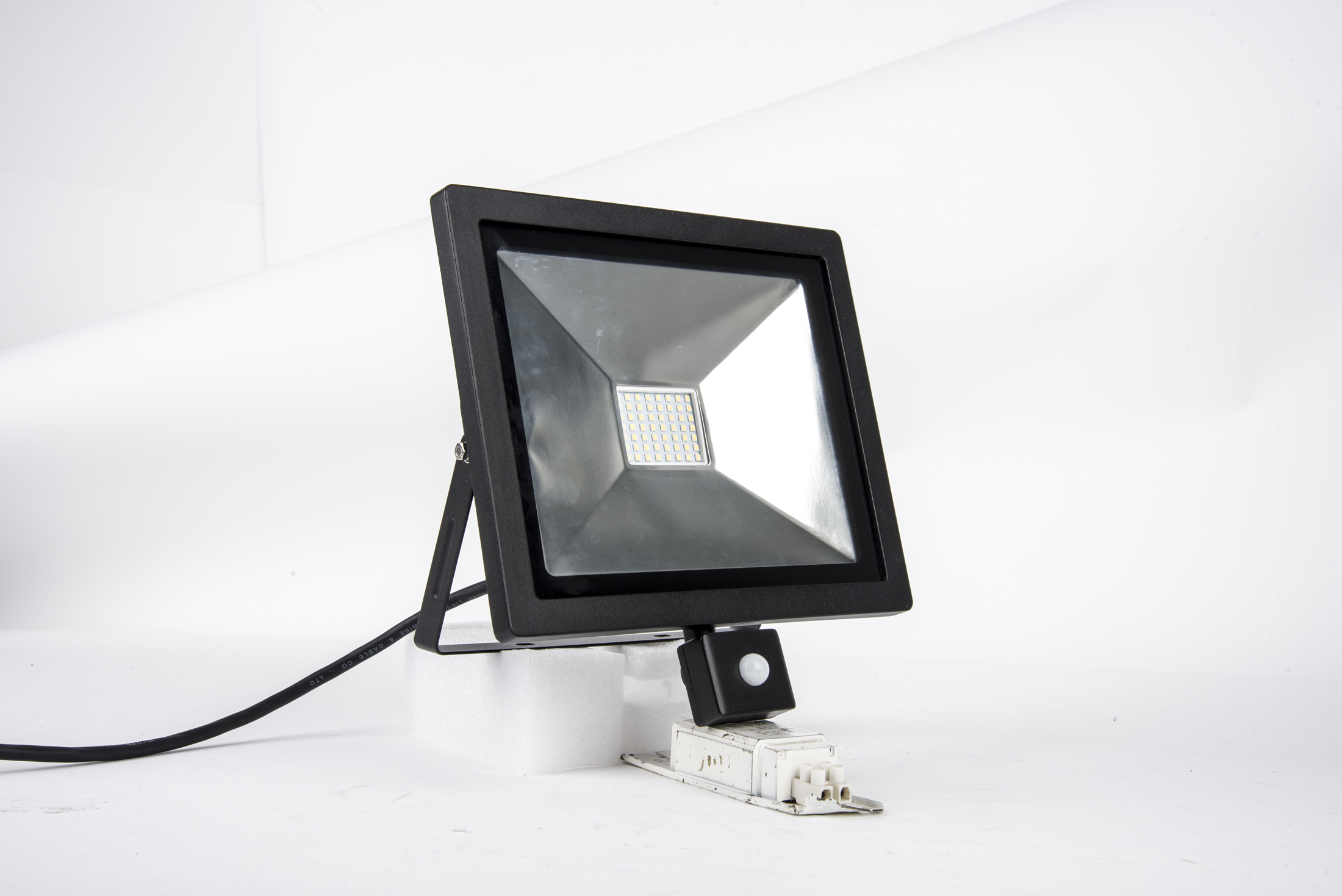 Slim valonheitin 50W IP43 PIR
