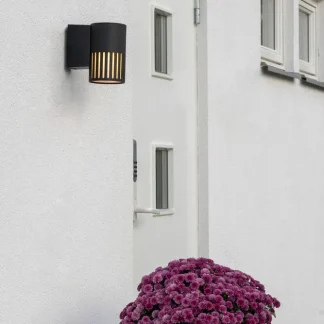 Konstsmide Pistoia ulkoseinävalaisin musta IP 54