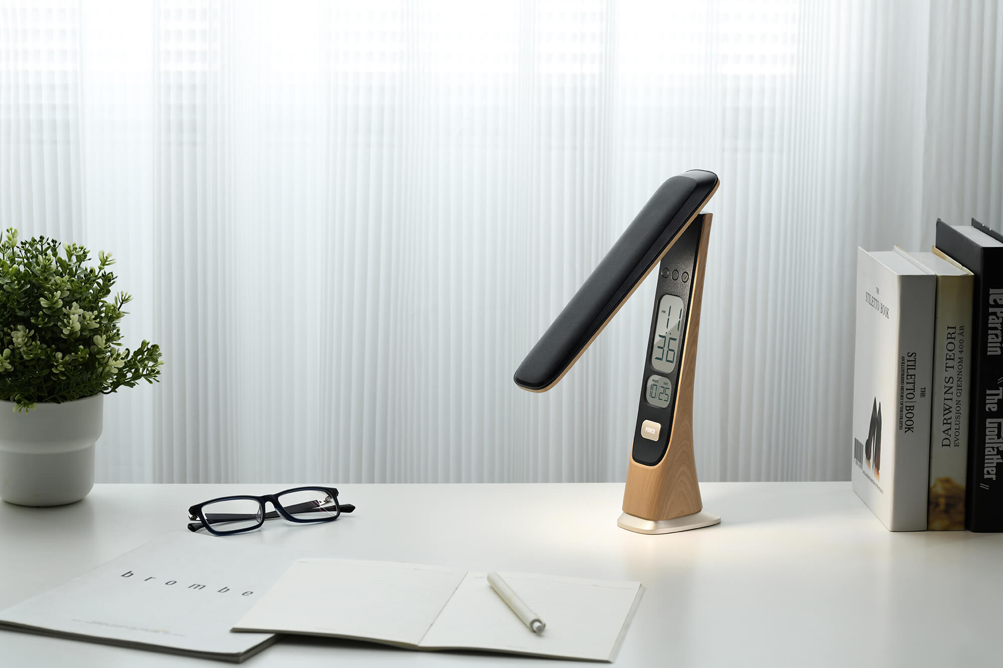 Pöytävalaisin FocusLight Smart Led ladattava, 5W, CCT, puu/musta - Image 3